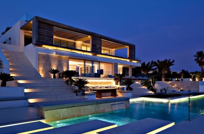 Different sorts of art and accessories that you can adorn your luxury home with!