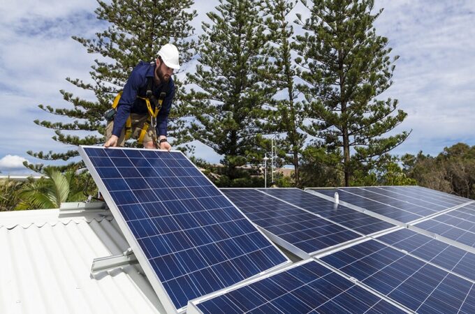 4 Things to Look For in Solar Inverter Repair Services