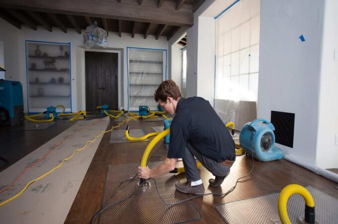How to Find the Best Commercial Water Damage Restoration Services in West Palm Beach, FL