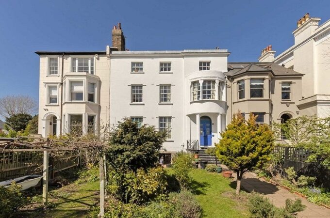 The Best Time to Sell Property in Battersea: A Seasonal Guide