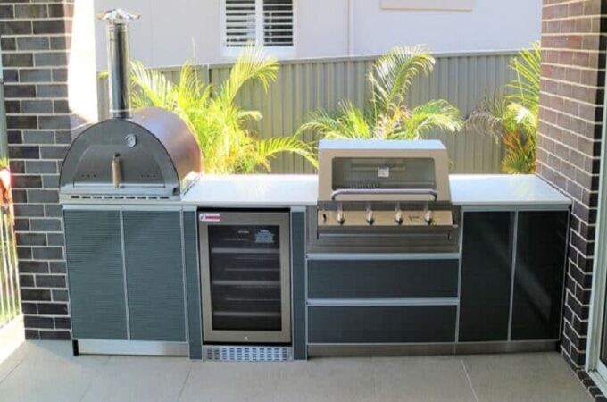 Al Fresco Hosting: Outdoor Kitchen Layouts That Maximize Entertainment Space